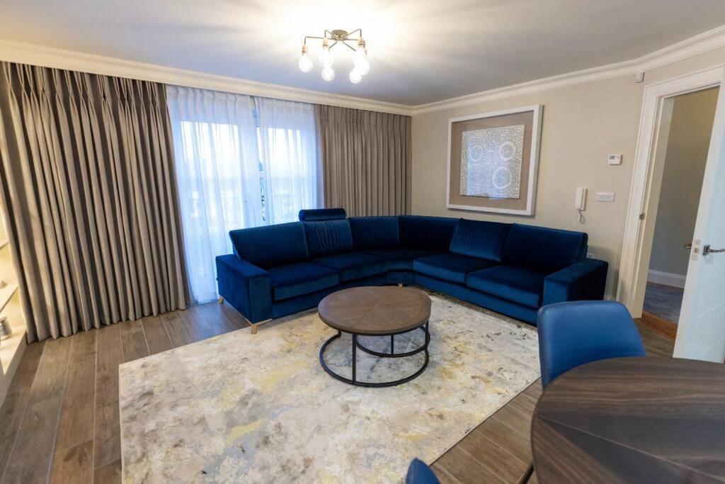 Luxury Town Centre Apartment คุกส์ทาวน์ ภายนอก รูปภาพ
