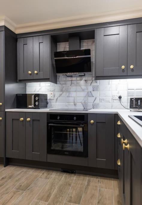 Luxury Town Centre Apartment คุกส์ทาวน์ ภายนอก รูปภาพ