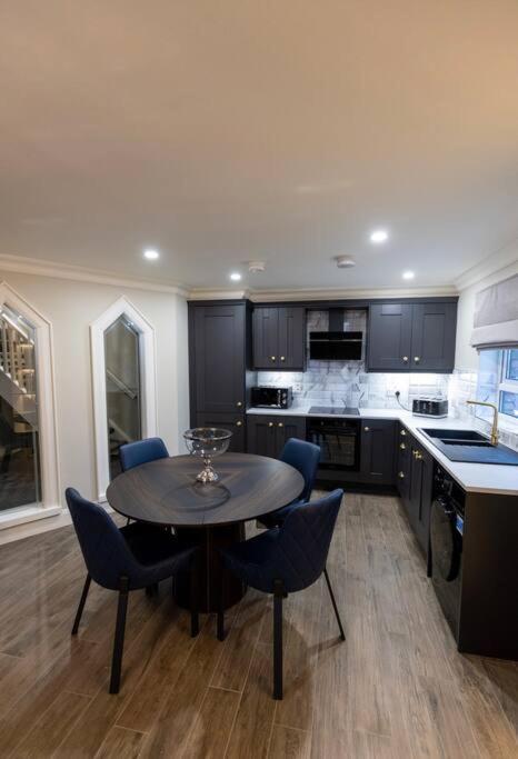 Luxury Town Centre Apartment คุกส์ทาวน์ ภายนอก รูปภาพ