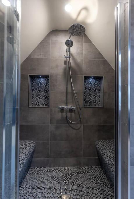 Luxury Town Centre Apartment คุกส์ทาวน์ ภายนอก รูปภาพ