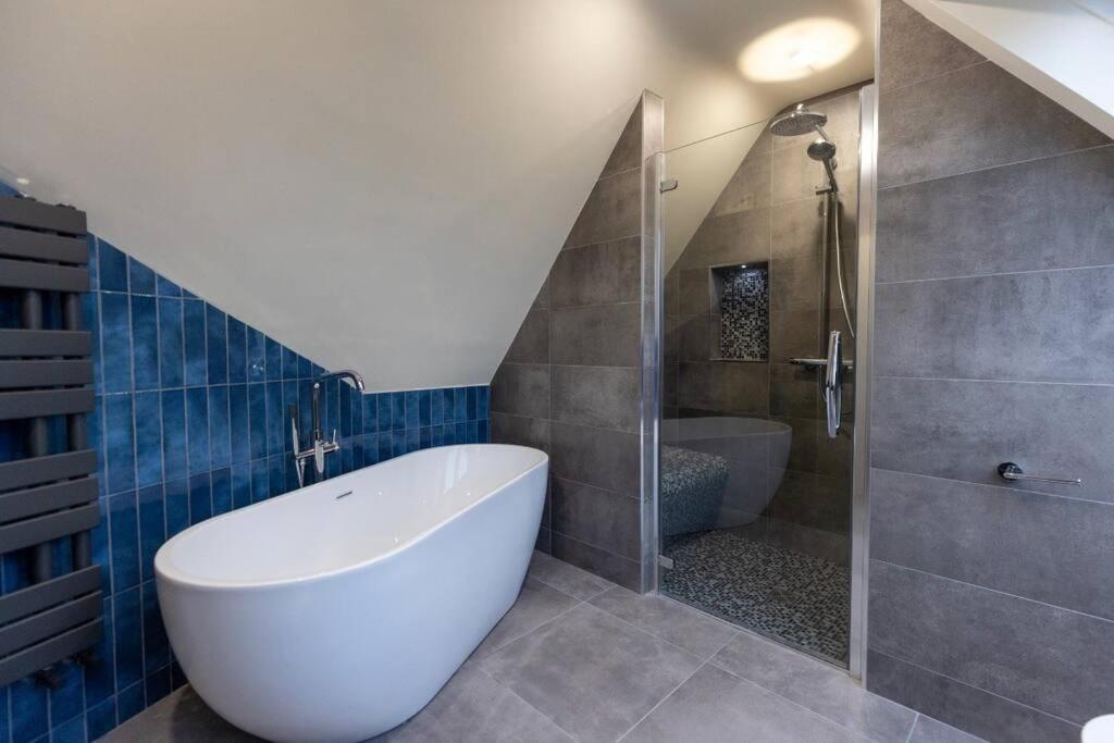 Luxury Town Centre Apartment คุกส์ทาวน์ ภายนอก รูปภาพ